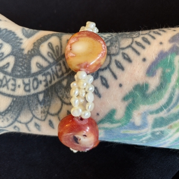 Handcrafted Red and Cream Shell And Pearl Bracelet - Picture 7 of 11